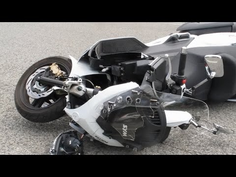 Brutto incidente a Riccione: bici si scontra con uno scooterone, due feriti