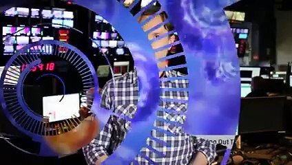 Cracking of Egg under water - Amazing