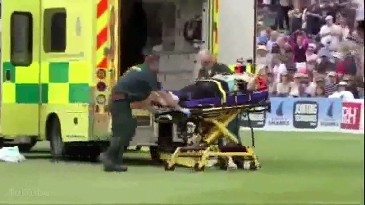 [Full Video] Aussie cricketer Moises Henriques and Rory Burns collide in cricket outfield collision