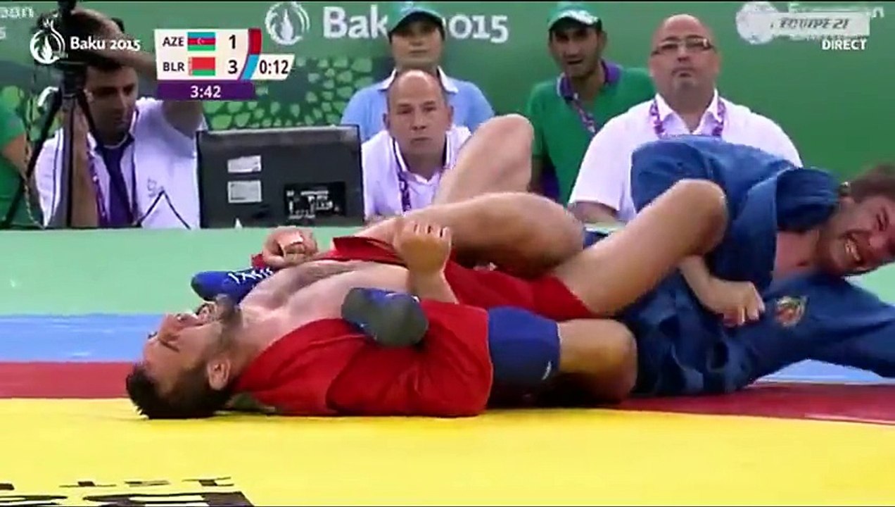 Geste de fairplay incroyable d'un lutteur qui porte son adversaire blessé