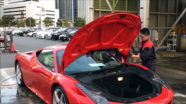 フェラーリ４５８の洗車