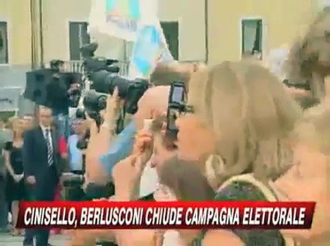 Berlusconi furioso vs contestatori: Poveri comunisti, fate pena