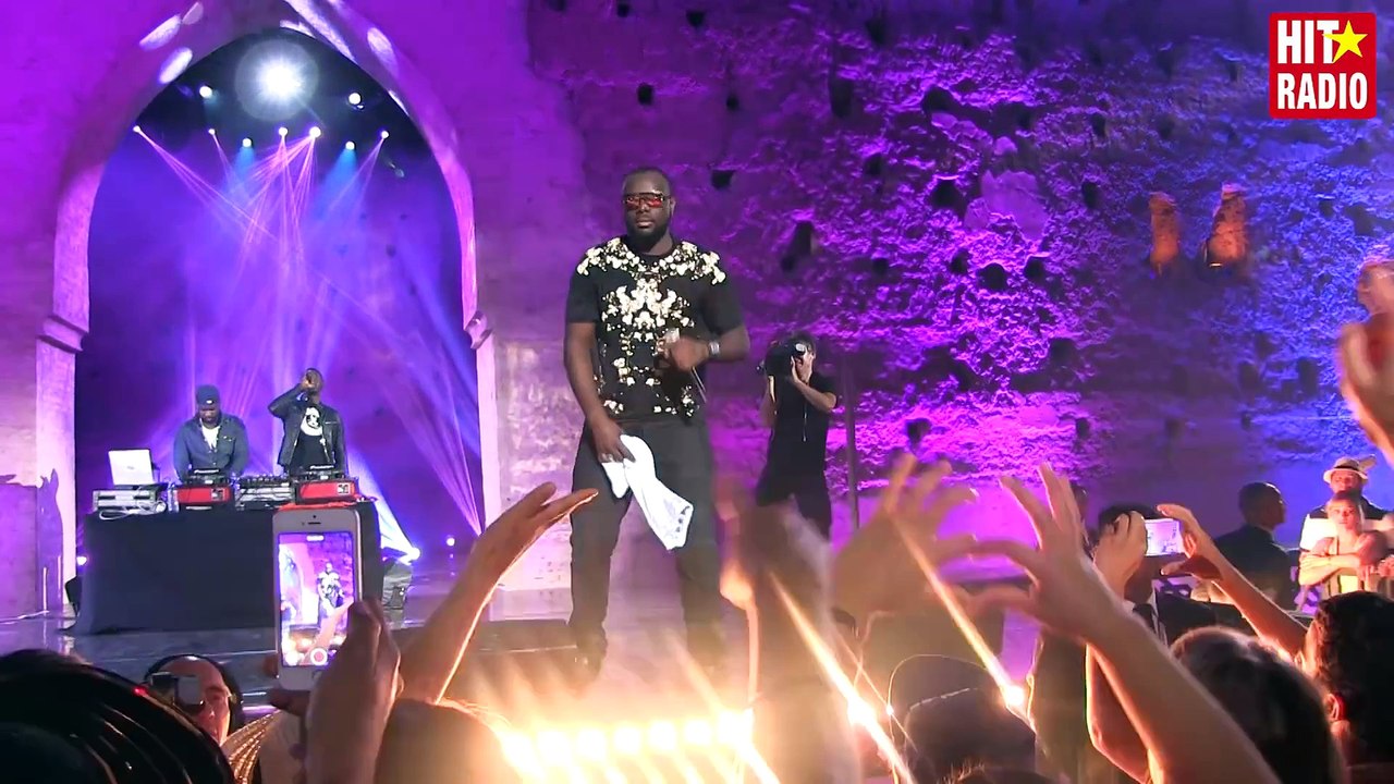 -Est-ce que tu m'aimes- de Maître Gims en live au Marrakech du Rire 2015 sur HIT RADIO