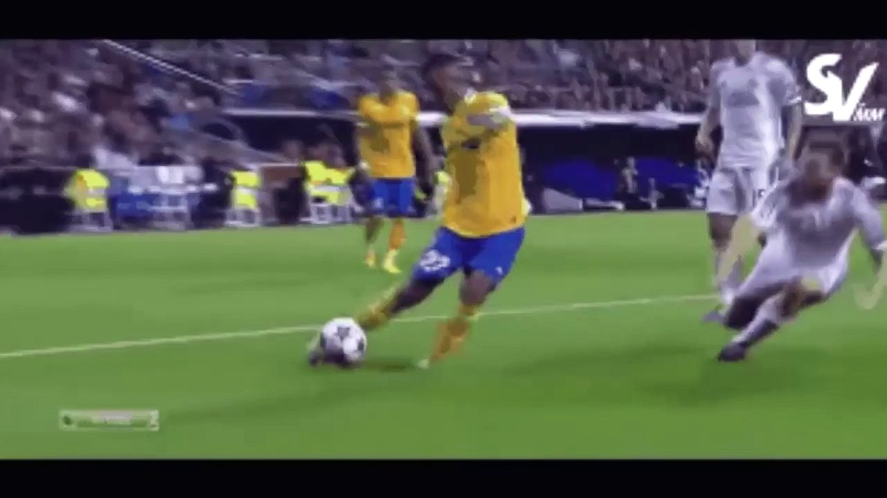 Ces footballeurs ne s'en sortent pas avec leurs pieds !