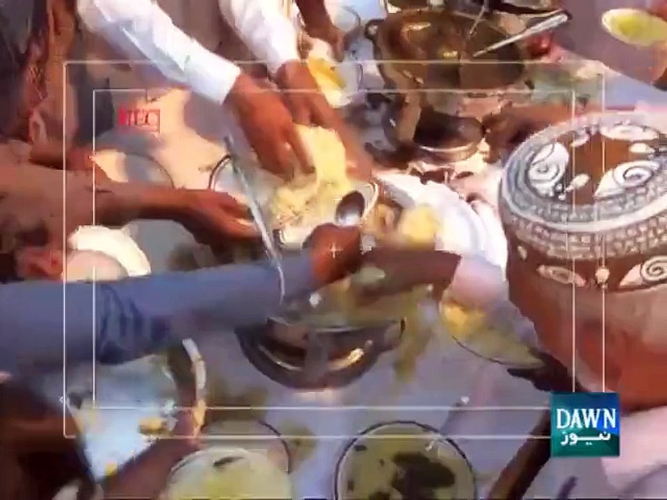 ▶ Uncontrolled PPP Jiyalas attacked on Benazir Bhutto Birthday cake