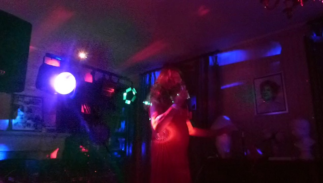 REGINA CARLIN chante DALIDA "Ciao amore ciao"