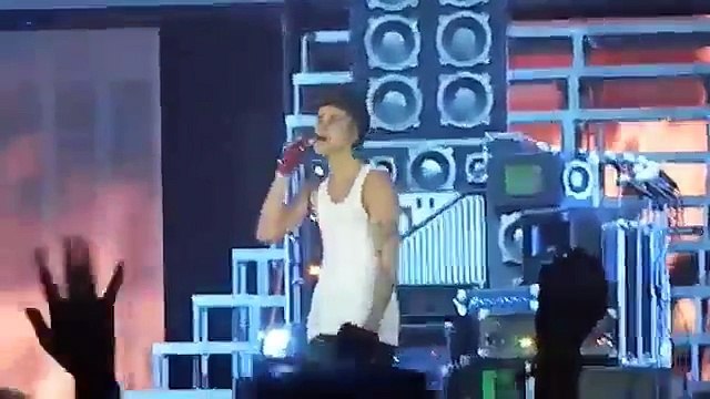Justin Bieber One Less Lonely Girl LIVE 2013