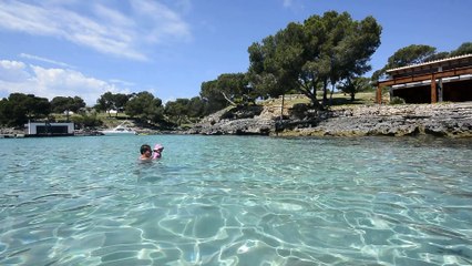 Découvrez la magnifique Cala Mitjana à Majorque 🌊