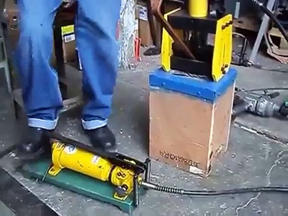 DAU UON THANH CAI HHM 200W , HHB 800B   Hydraulic bender bus bar