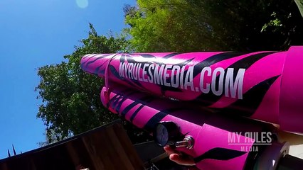 Elle se prend la fessée avec...  des oursons !