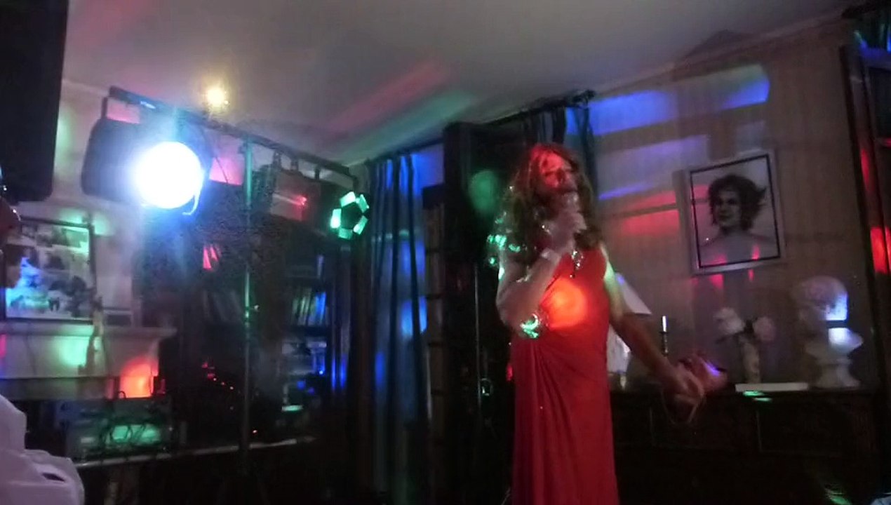 REGINA CARLIN chante DALIDA "Une femme à quarante ans"