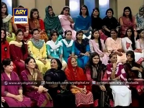 See What Neelum Munir is doing with Audience Member