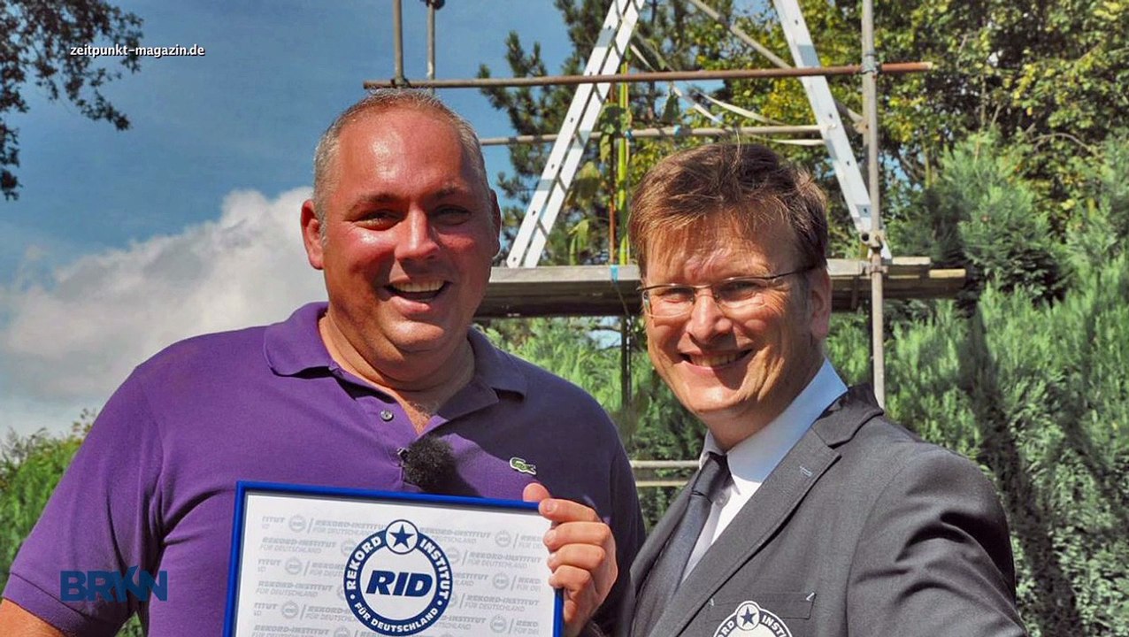 Man Grows 30ft Tall Sunflower