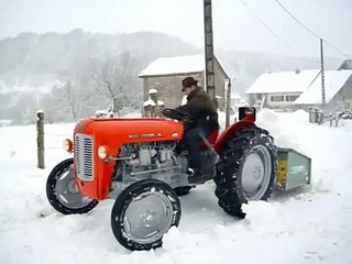 Deneigement avec un 835 Massey Ferguson