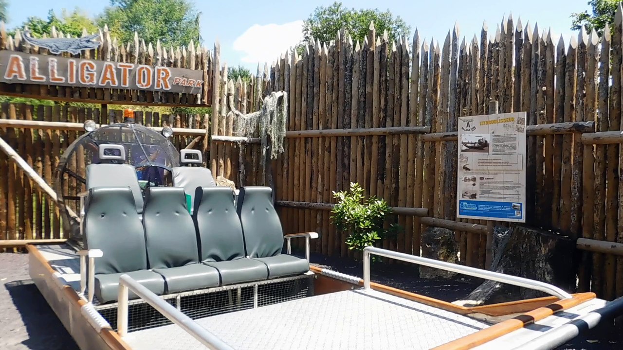 J'adore l'accueil de ce personnage.....Ecoutez...