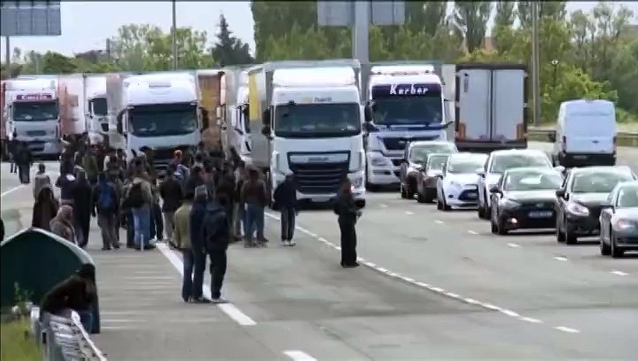 Grève à Calais : d'importants bouchons sur l'autoroute A16 et les voies d'accès du tunnel sous la Manche
