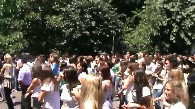 Colegiul National Spiru Haret Tg-Jiu (Waving flag Dance)
