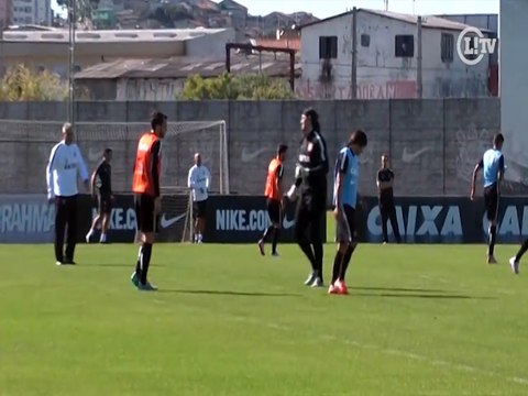 Romero aproveita vacilo de Cássio e faz gol em treino do Timão
