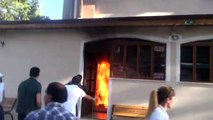 Camide üzerine benzin dökerek kendini yaktı