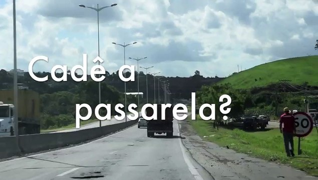 Pedestres se arriscam atravessando pista da Rodovia do Contorno