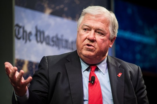 Haley Barbour: South Carolina should decide how they want to decorate their state capitol