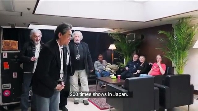 Eric Clapton and his daughters 2014 in Japan (celebrates the 200th shows with his family)