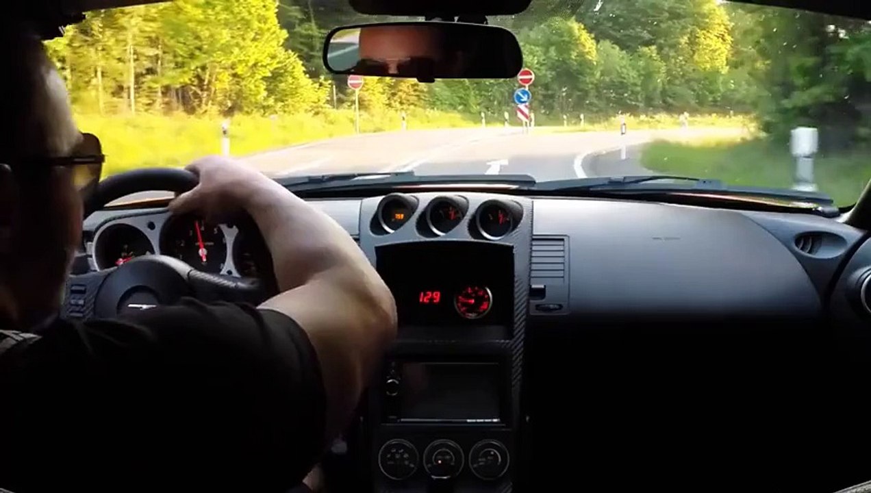 Course Nissan 350Z VS Porsche 911 GT3 .... et soudain une Golf 1 !!!