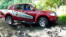 L200 Barbarian 2010 Off roading extreme mud!