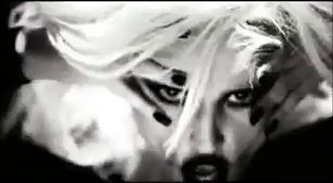 Gülşen - Dillere Düşeceğiz Seninle Video 2010