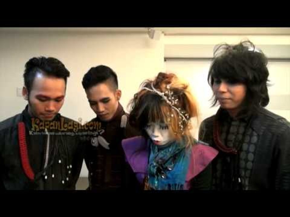 Seram..Semua Personel Band Ini Bergigi Drakula