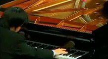 O menino pianista cego e com síndrome de Down