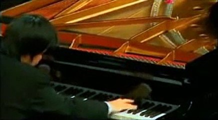 O menino pianista cego e com síndrome de Down