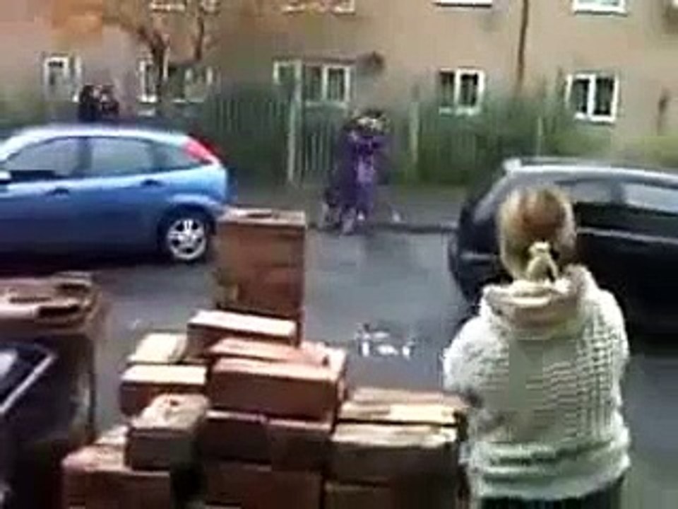 Crazy British Pakistani Girls Beating Each Other