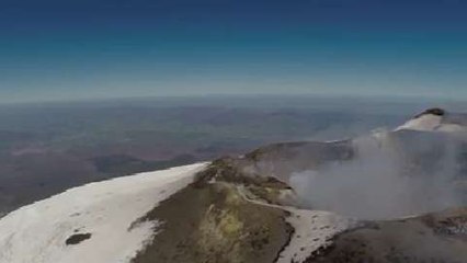 Le cratère de l'Etna vu du ciel
