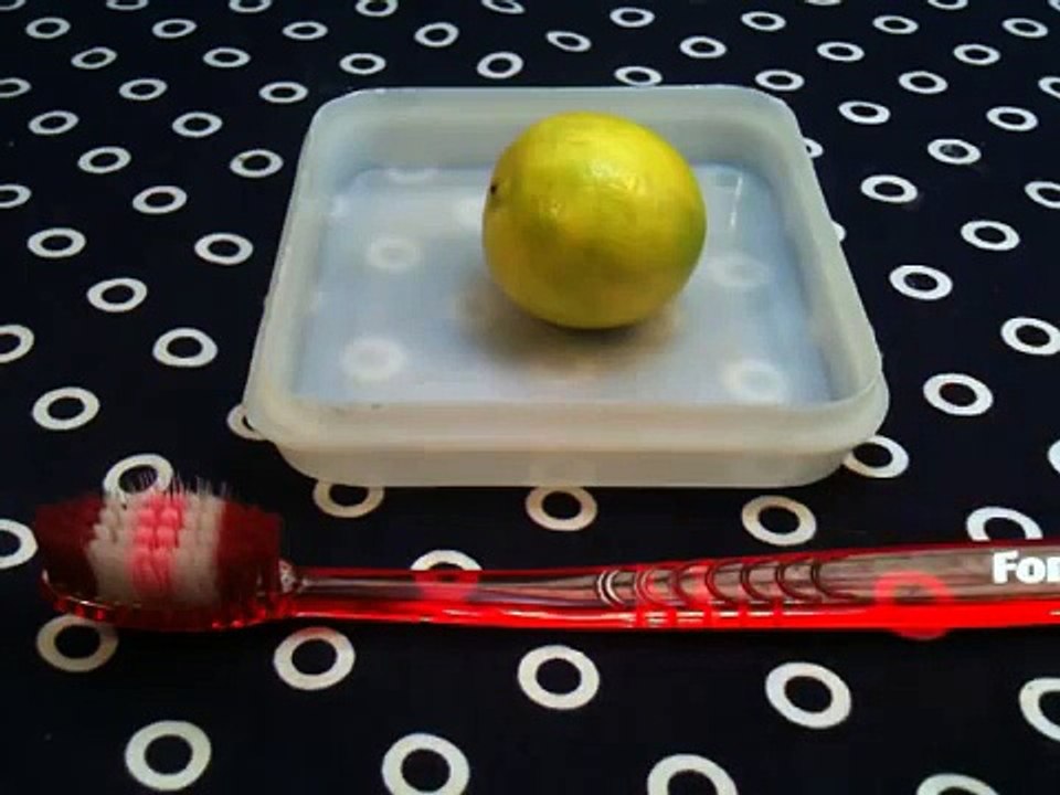 Avoir des dents blanches - Astuce sourire éclatant Conseil blanchir ses dents maison