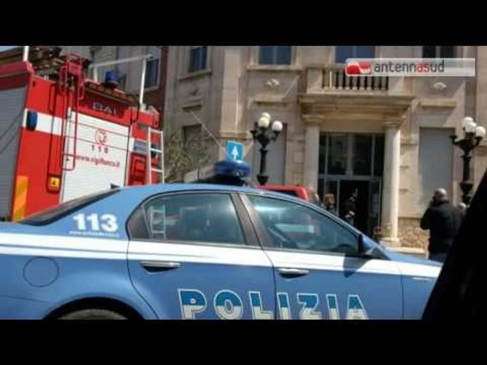 TG 13.04.15 Ostuni, crolla il soffitto di una scuola elementare
