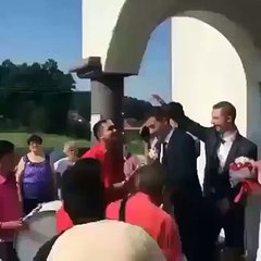 Pop tjera muziku - Ko vas je zvao