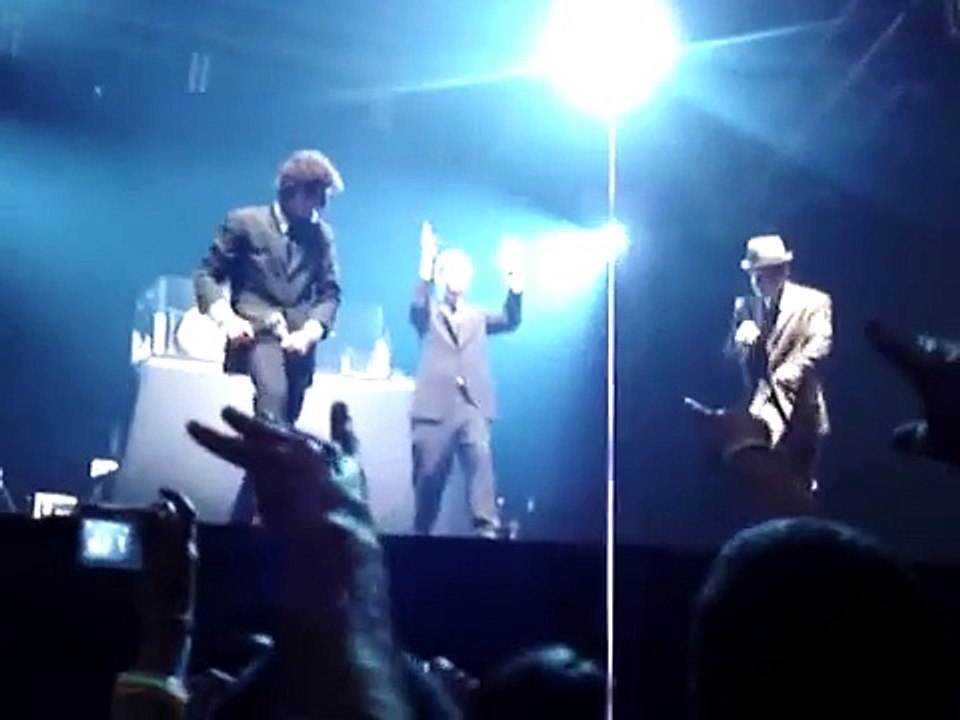 Beastie Boys - Three MC's and One DJ (Live @ Santiago, Chile