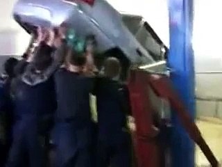 Нексия Ксюша упала с автоподъёмника в автосервисе!