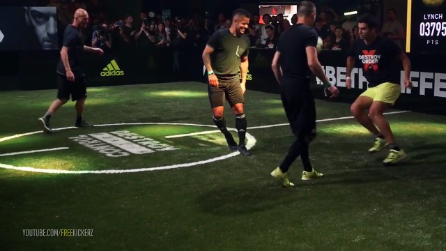 Zinédine et Enzo Zidane défient deux freestylers