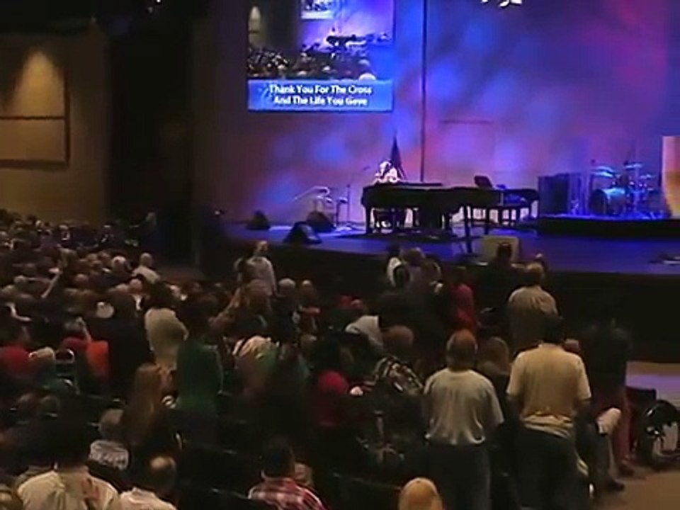 Evan and Sandy Wickham sing Hallelujah, Jesus