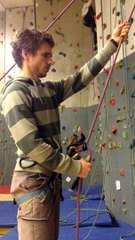 apprendre à assurer en moulinette en escalade