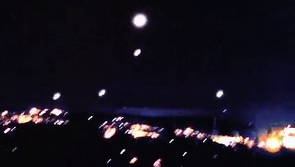 OVNI DEJA CAER ESFERAS DE LUZ