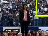 Demi Lovato cantando el Himno Nacional de EUA (eso creo jej)