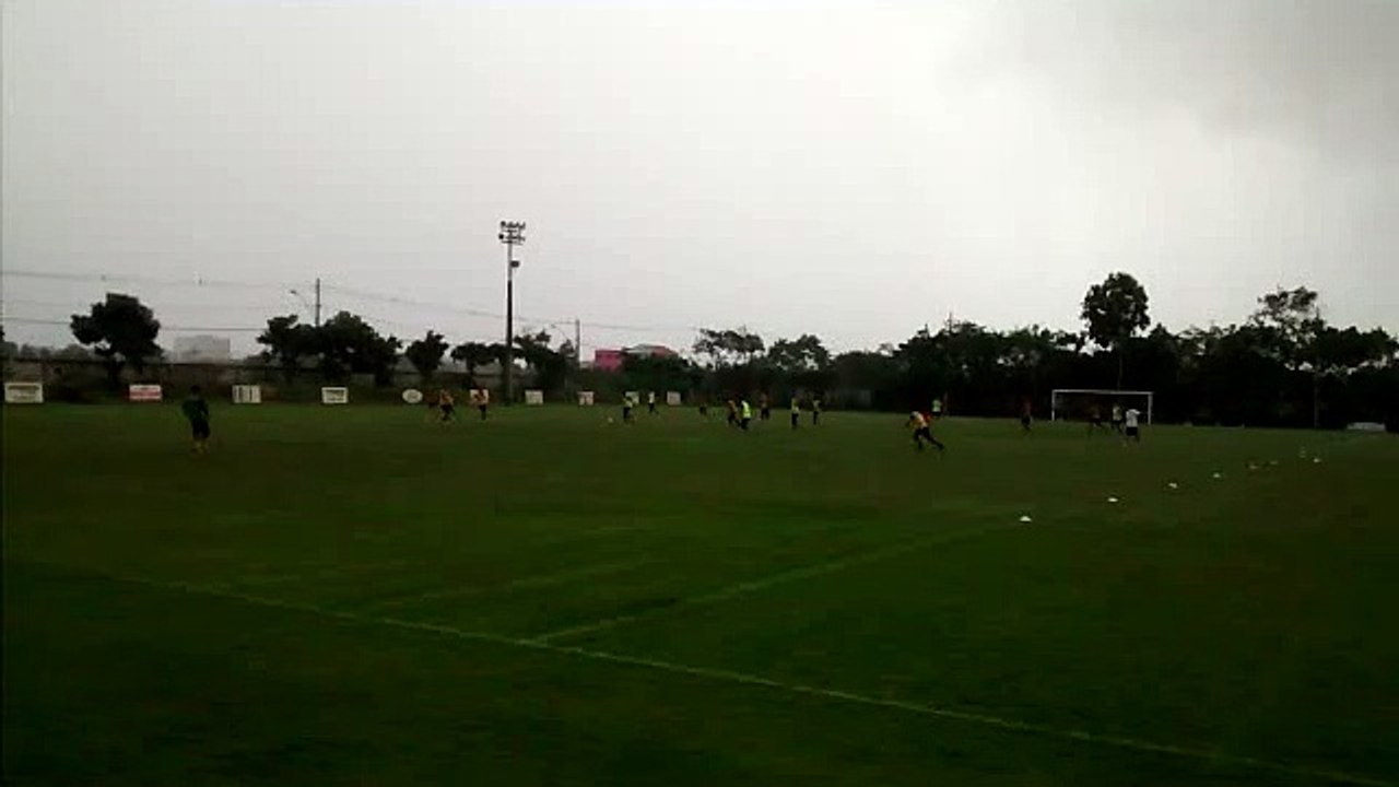 Treino do Rio Branco debaixo de temporal