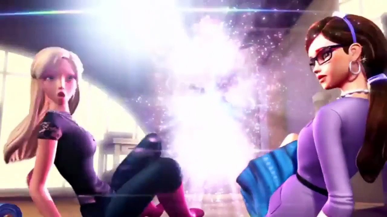 Barbi Një Përrallë Mode | Barbie A Fashion Fairytale - Clip #2 (Albanian/Shqip)