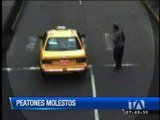 Peatones molestos ante conductores infractores