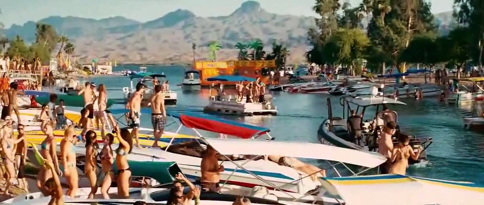 Kelly Brook - Piranha