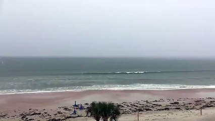 Rayo que cae sobre un playa se vuelve viral