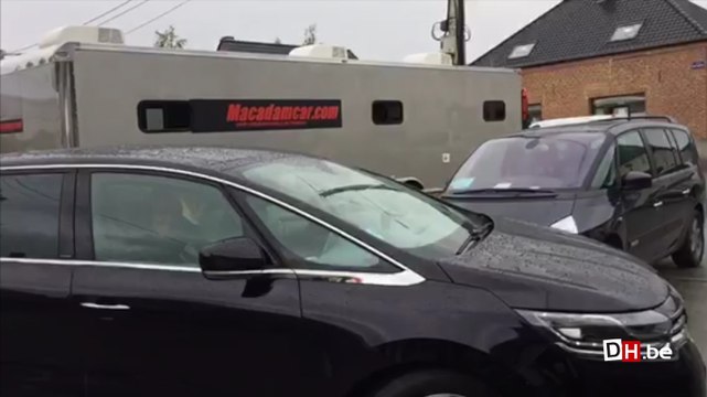 Christian Clavier quittant le tournage des Visiteurs 3 à Attre (Brugelette)